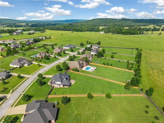 2496 Brookwater Lane, Fayetteville, AR 72703