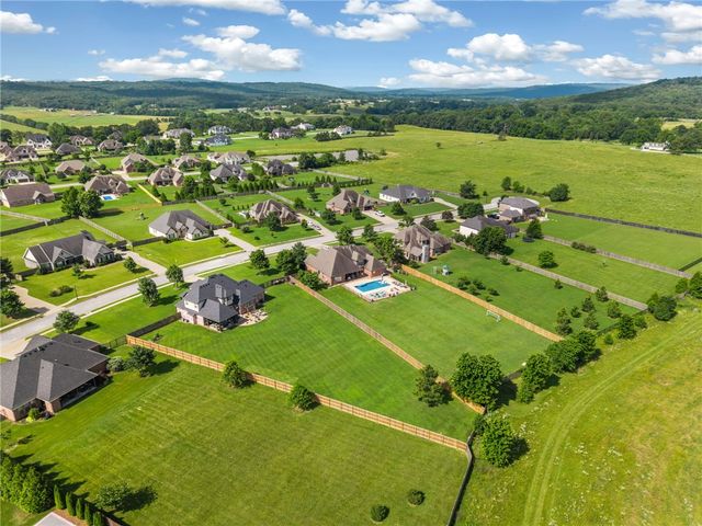 2496 Brookwater Lane, Fayetteville, AR 72703