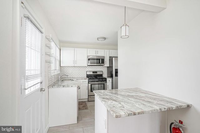 20 E LANDING RD, Blackwood, NJ 08012