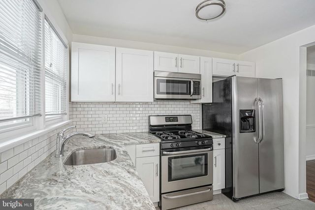 20 E LANDING RD, Blackwood, NJ 08012