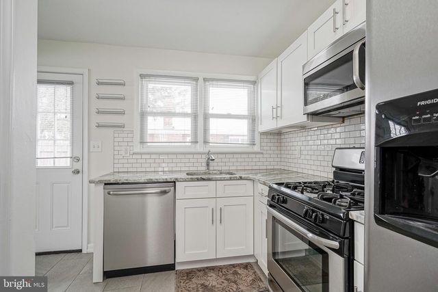 20 E LANDING RD, Blackwood, NJ 08012