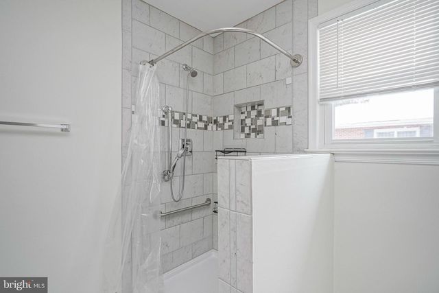 20 E LANDING RD, Blackwood, NJ 08012