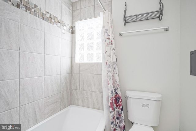 20 E LANDING RD, Blackwood, NJ 08012