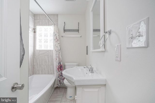 20 E LANDING RD, Blackwood, NJ 08012