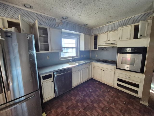 1302 N Bailey Street, Mexia, TX 76667