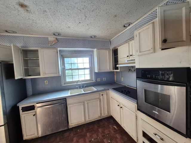 1302 N Bailey Street, Mexia, TX 76667