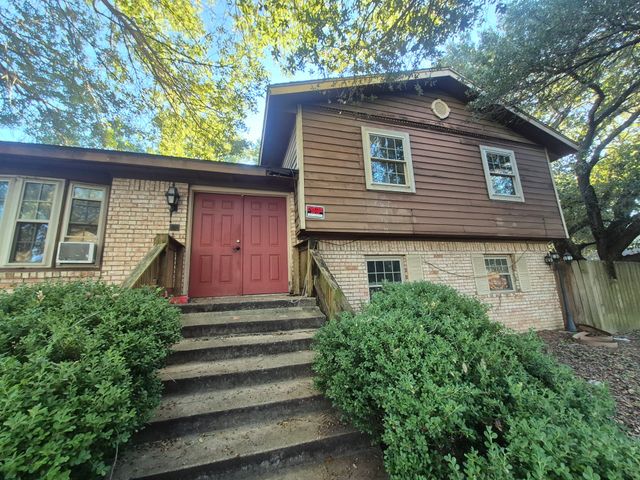 1302 N Bailey Street, Mexia, TX 76667