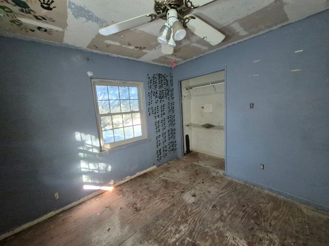 1302 N Bailey Street, Mexia, TX 76667