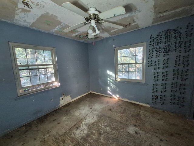 1302 N Bailey Street, Mexia, TX 76667