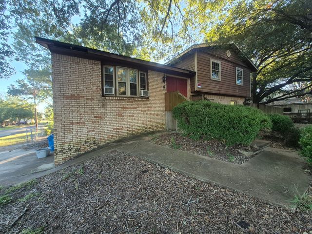 1302 N Bailey Street, Mexia, TX 76667