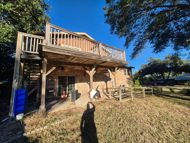 1302 N Bailey Street, Mexia, TX 76667