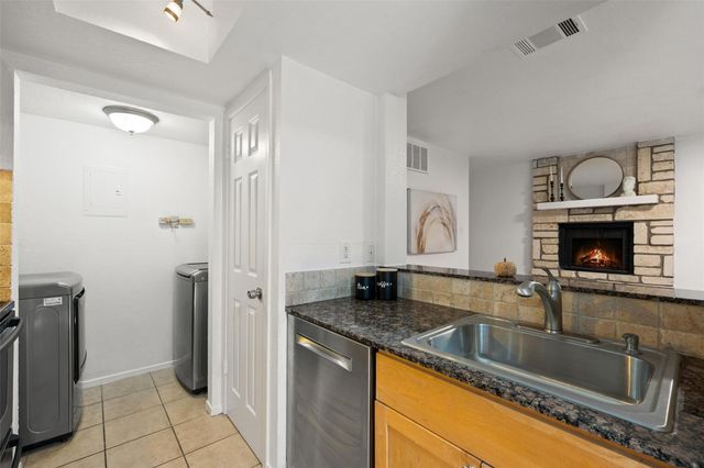 3627 Menchaca RD 105, Austin, TX 78704