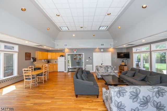 48 Buchanon Ct, West Orange Twp., NJ 07052