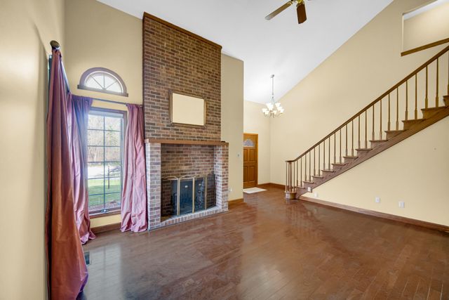 158 York Circle, Valparaiso, IN 46385