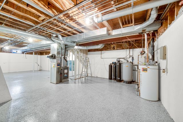 158 York Circle, Valparaiso, IN 46385