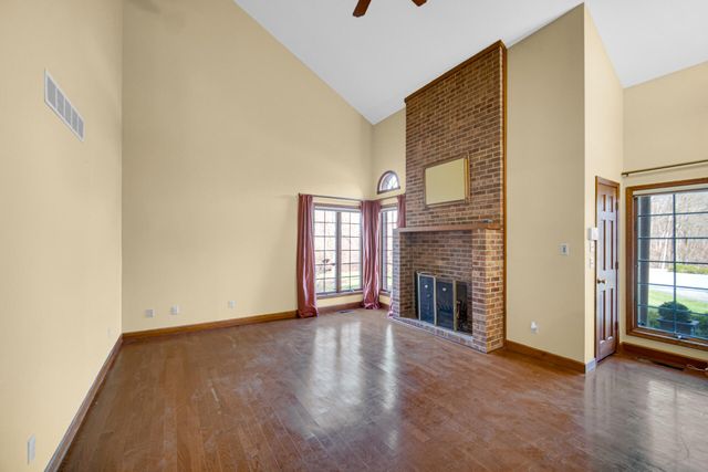 158 York Circle, Valparaiso, IN 46385