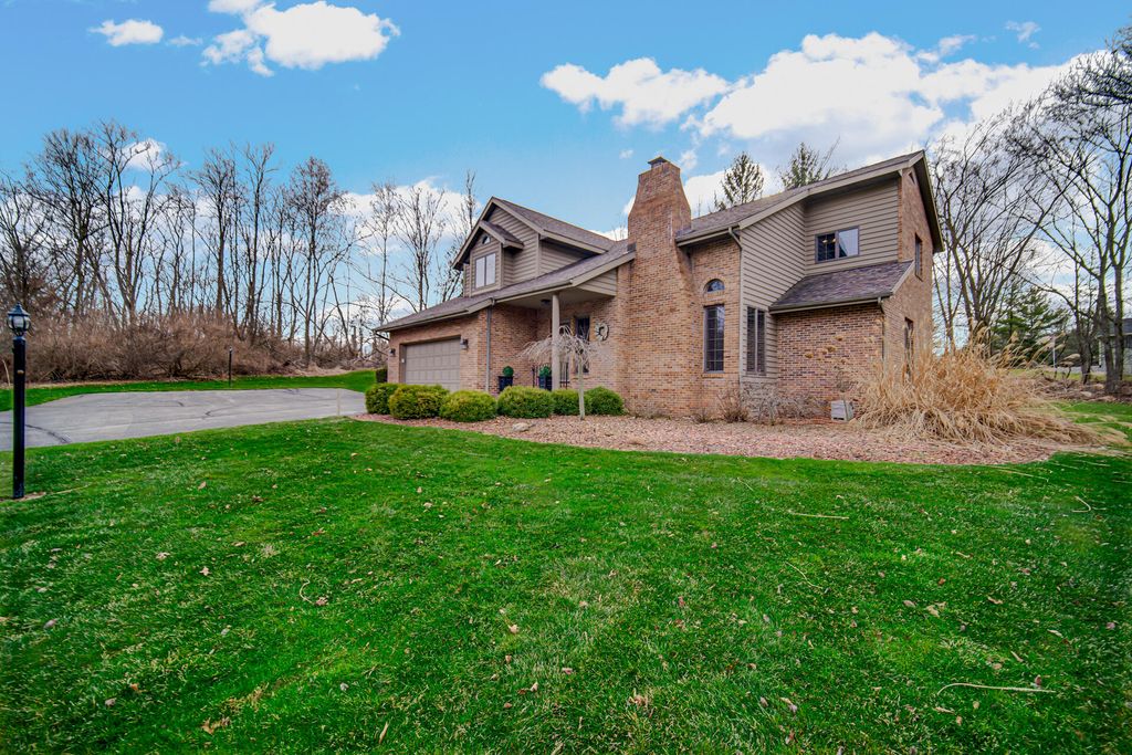 158 York Circle, Valparaiso, IN 46385
