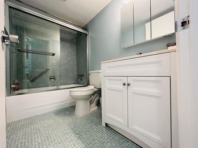 11 Golfs Edge E E, West Palm Beach, FL 33417