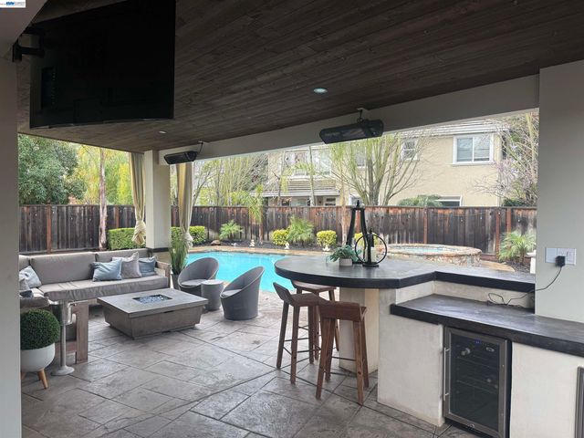 9 Cross Bridge Pl, Danville, CA 94526