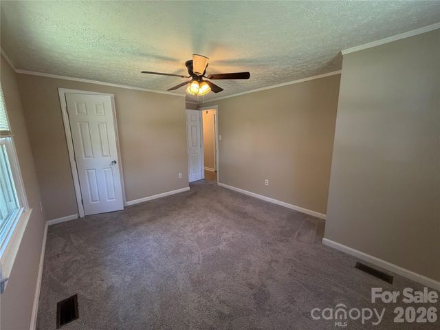 617 Oakwood Lane, Gastonia, NC 28056