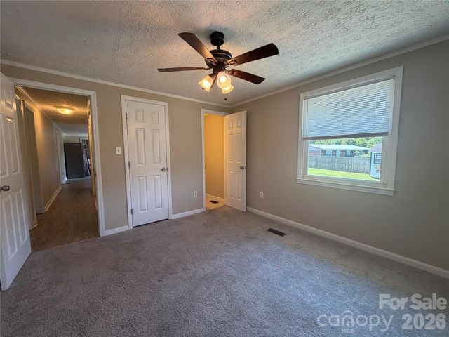 617 Oakwood Lane, Gastonia, NC 28056