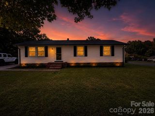 617 Oakwood Lane, Gastonia, NC 28056