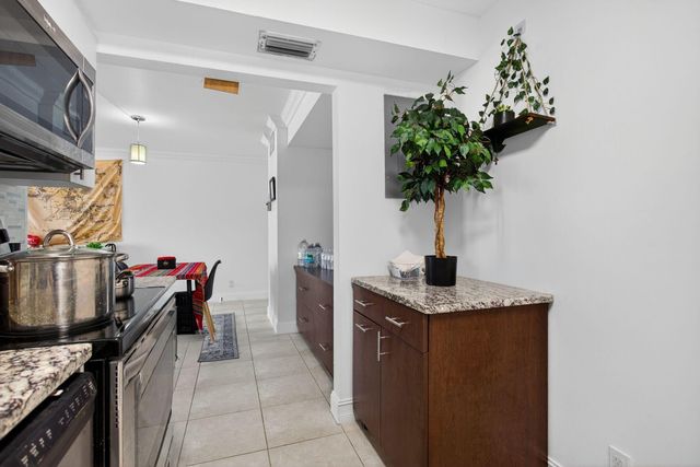 1428 SE 4th Avenue 102, Deerfield Beach, FL 33441