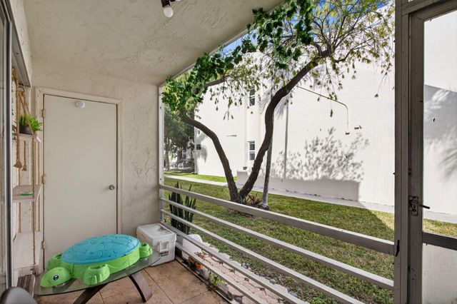 1428 SE 4th Avenue 102, Deerfield Beach, FL 33441