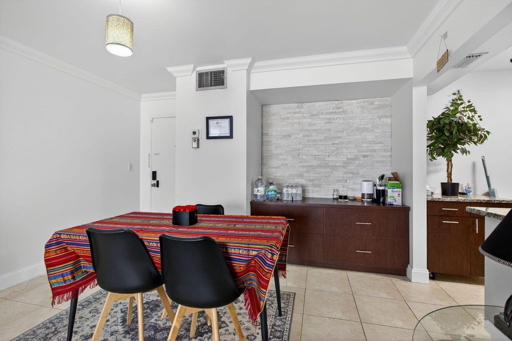 1428 SE 4th Avenue 102, Deerfield Beach, FL 33441