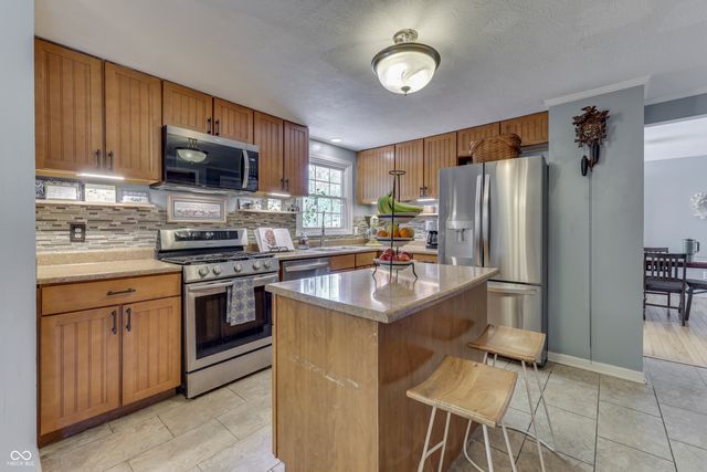 701 Meadowview Lane, Greenwood, IN 46142