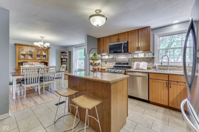 701 Meadowview Lane, Greenwood, IN 46142