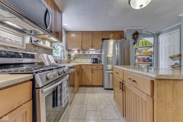 701 Meadowview Lane, Greenwood, IN 46142