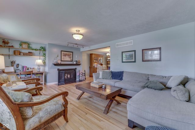 701 Meadowview Lane, Greenwood, IN 46142