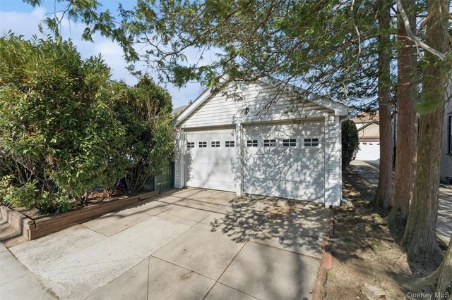 262 Floral Boulevard, Floral Park, NY 11001