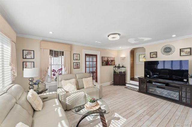 262 Floral Boulevard, Floral Park, NY 11001