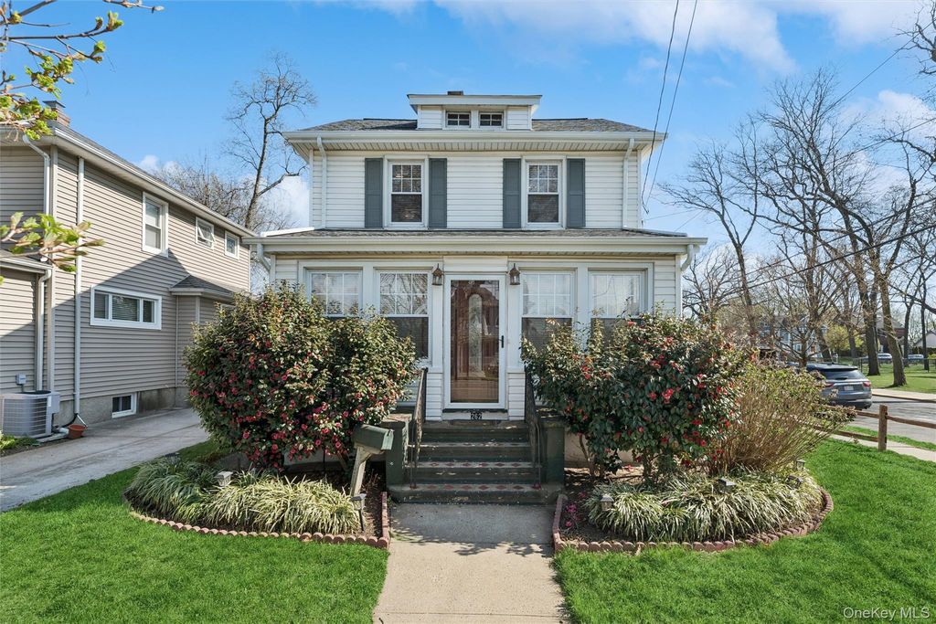 262 Floral Boulevard, Floral Park, NY 11001