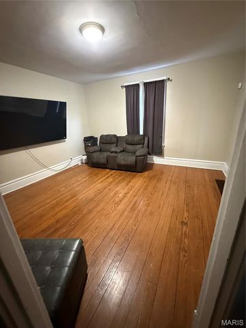 154 Adelle Avenue, Ferguson, MO 63135