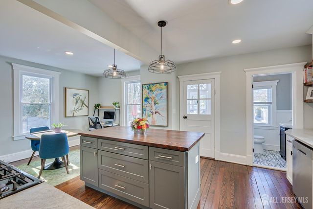 55 Grove Avenue, Metuchen, NJ 08840