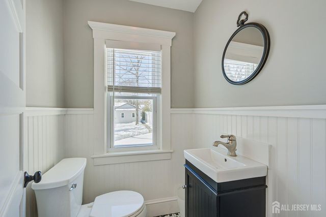 55 Grove Avenue, Metuchen, NJ 08840