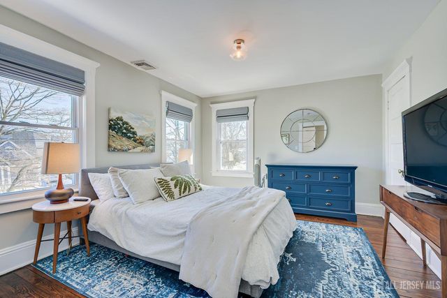 55 Grove Avenue, Metuchen, NJ 08840