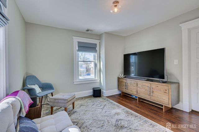 55 Grove Avenue, Metuchen, NJ 08840