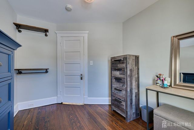 55 Grove Avenue, Metuchen, NJ 08840