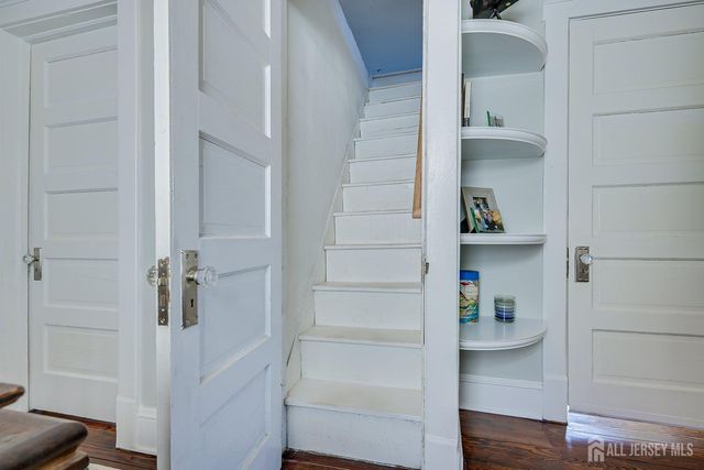 55 Grove Avenue, Metuchen, NJ 08840