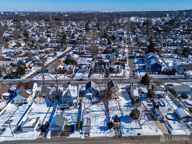 55 Grove Avenue, Metuchen, NJ 08840