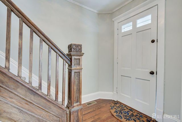 55 Grove Avenue, Metuchen, NJ 08840