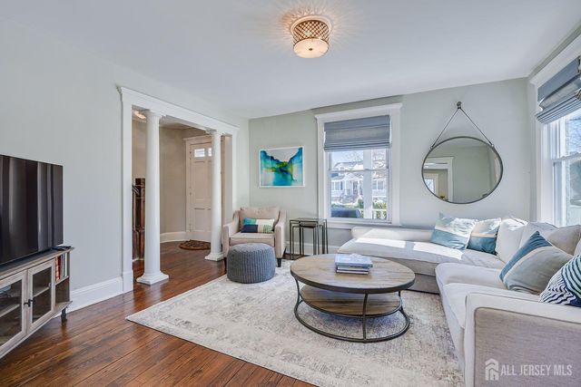 55 Grove Avenue, Metuchen, NJ 08840