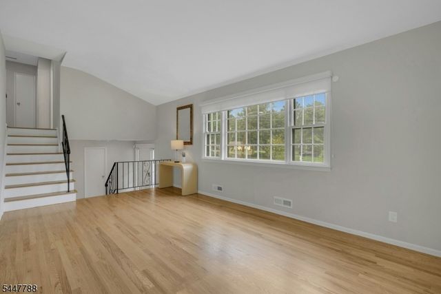 165 GREENWOOD DR, Long Hill Twp., NJ 07946