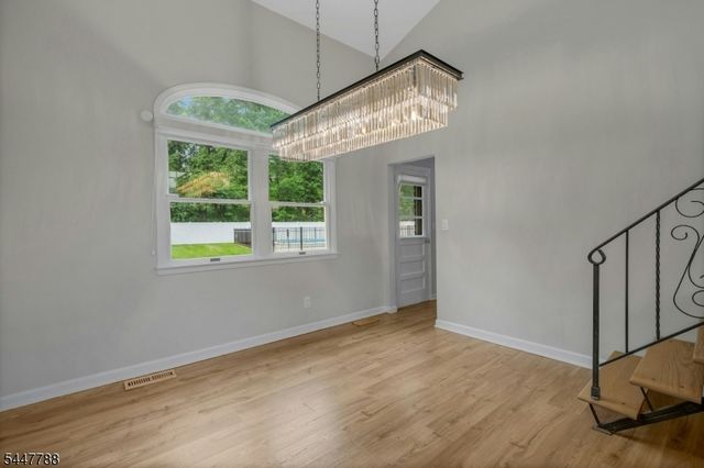 165 GREENWOOD DR, Long Hill Twp., NJ 07946