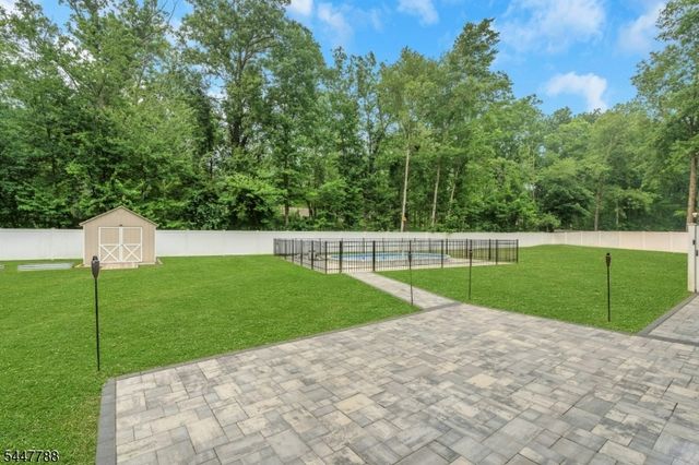 165 GREENWOOD DR, Long Hill Twp., NJ 07946