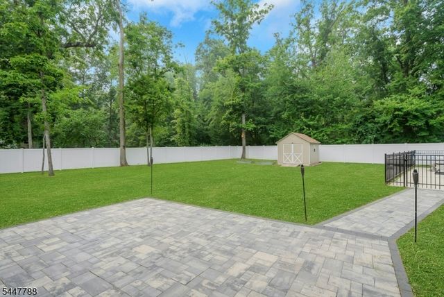 165 GREENWOOD DR, Long Hill Twp., NJ 07946